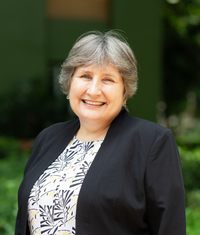 Lynda B.